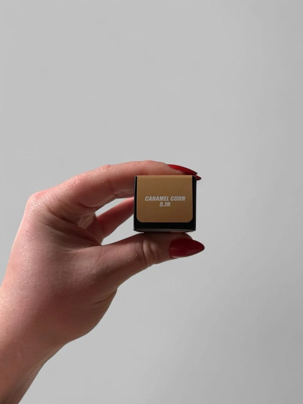Huda Beauty #FauxFilter Luminous Matte concealer in Carmel Corn 5.1 N